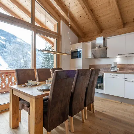 シャレー With Garden In The Forest In The Pinzgau