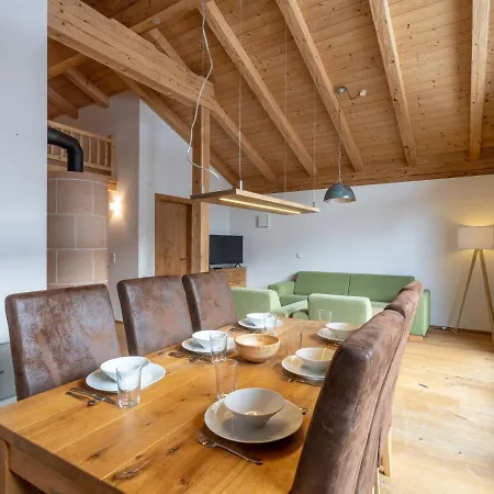 シャレー With Garden In The Forest In The Pinzgau *